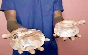 Thoát chết nhờ ngực giả