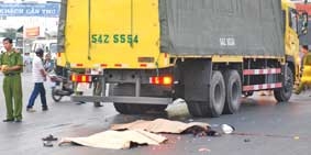 Tai nạn giao thông tại vòng xoay bến xe mới: 
Hai người chết