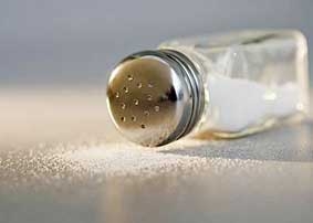 Cấm nêm muối vào thức ăn