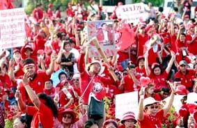 Tòa án Thái Lan ra lệnh bắt 
thủ lĩnh “áo đỏ”