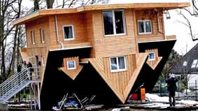 “Ngôi nhà ngược” mở cửa đón du khách