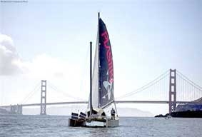 Vượt Thái Bình Dương 
trên chai nhựa cũ