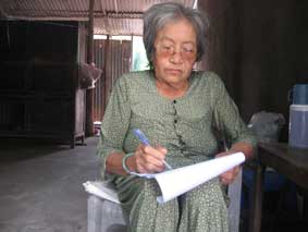 Trao tiền từ thiện