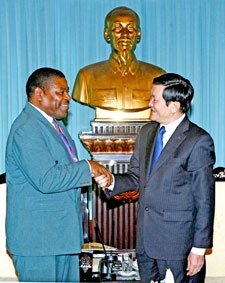 Đồng chí Trương Tấn Sang tiếp Đoàn Bộ trưởng Nông nghiệp Mozambique