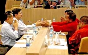 Thái Lan: Thủ tướng và phe “áo đỏ” đàm phán trực tiếp