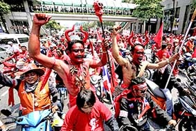 Phe "áo đỏ" lại biểu tình tại Bangkok