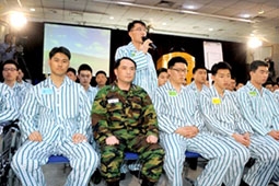 Hàn Quốc: Các thủy thủ sống sót sau vụ nổ tàu Cheonan xuất hiện trên truyền hình