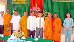 Chủ tịch UBTƯMTTQVN chúc mừng Tết Chol Chnam Thmay của đồng bào Khmer