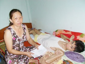 Trao tiền từ thiện