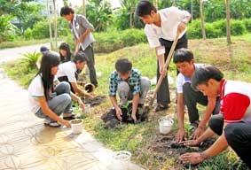 Sinh viên tham gia bảo vệ môi trường