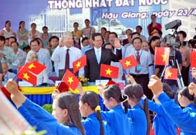 Long trọng tổ chức Lễ kỷ niệm 37 năm Chiến thắng 75 lượt tiểu đoàn địch và kỷ niệm 35 năm Ngày giải phóng Miền Nam, thống nhất đất nước