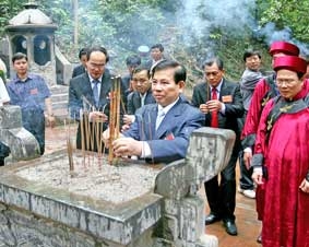 Tổ chức trọng thể Lễ dâng hương Giỗ Tổ Hùng Vương 2010