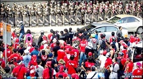 Thái Lan: Thủ tướng Abhisit bác bỏ yêu cầu mới của phe “áo đỏ”
