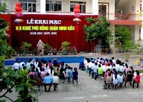 35 năm vun đắp cho sự nghiệp "trồng người"