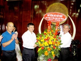 Lãnh đạo Đài Tiếng nói Việt Nam đến thăm và chúc mừng Thành ủy Cần Thơ nhân kỷ niệm 35 năm Giải phóng miền Nam