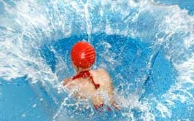 “Khủng bố” hồ bơi