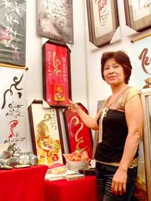 Người phụ nữ "thư pháp"