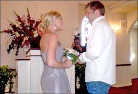 Cưới nhau sau... 17 giờ gặp mặt