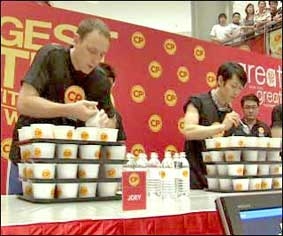 8 phút “thanh toán” 
380 chiếc hoành thánh