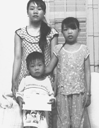 Trao tiền từ thiện