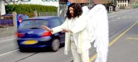 “Thiên thần” nhắc nhở 
“yêng hùng xa lộ”