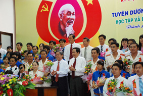 Long trọng tổ chức kỷ niệm 120 năm Ngày sinh Chủ tịch Hồ Chí Minh