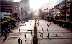 Thái Lan: Súng lại nổ tại nơi tụ tập chính của phe "áo đỏ"