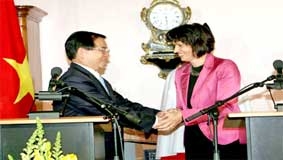 Tổng thống Thụy Sĩ hội đàm với 
Chủ tịch nước Nguyễn Minh Triết