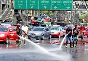 Thái Lan gia hạn lệnh giới nghiêm