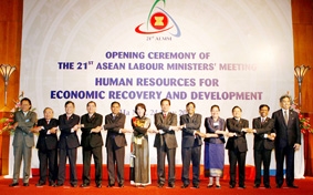 Phát triển nguồn nhân lực cho phục hồi và phát triển kinh tế