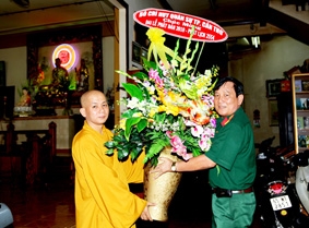 Nhiều hoạt động thăm hỏi, chúc mừng các vị chức  sắc, tăng, ni, phật tử nhân Đại lễ Phật đản năm 2010