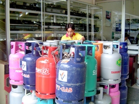 Giá cao, sức tiêu thụ giảm