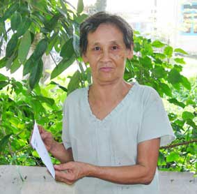 Trao tiền từ thiện