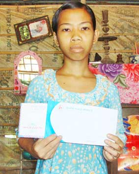 Trao tiền từ thiện