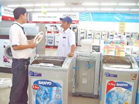 Sôi động thị trường sản phẩm và dịch vụ mùa mưa