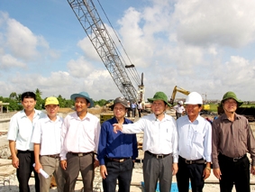 Chủ tịch Trần Thanh Mẫn kiểm tra thi công đường Mậu Thân - Sân bay Trà Nóc