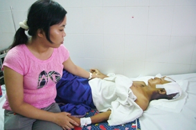 Bạo hành gia đình, nỗi khổ của mẹ và con