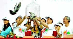 Chủ tịch nước Nguyễn Minh Triết dự lễ mít tinh kỷ niệm Ngày Môi trường thế giới và Năm quốc tế về Đa dạng sinh học