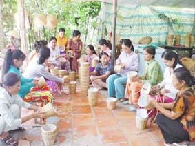 Mô hình đan chậu hoa kiểng lục bình ở
xã Nhơn Ái
