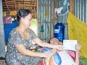 Trao tiền từ thiện