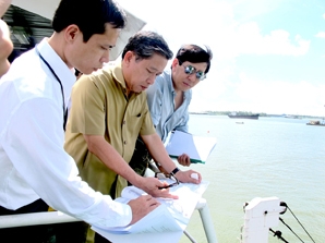 Khảo sát vị trí xây dựng cầu Vàm Cống