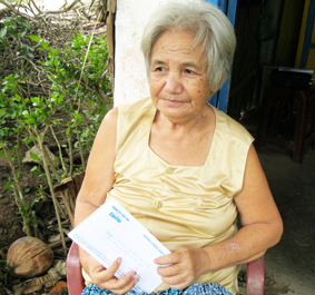 Trao tiền từ thiện