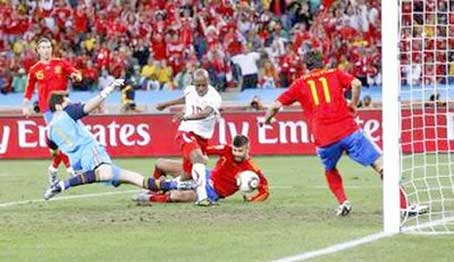 <img hspace=5 src="/img_post/2317/logoworldcup.jpg" align=left border=0>THỤY SĨ TÂY BAN NHA: 1 - 0 <br>
<i>Quật ngã người khổng lồ !</i>
