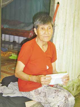 Trao tiền từ thiện