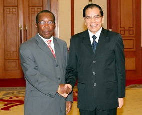 Tổng Bí thư Nông Đức Mạnh tiếp Tổng Thư ký Đảng Mặt trận Giải phóng Mozambique (FRELIMO)