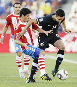 <img hspace=5 src="/img_post/2317/logoworldcup.jpg" align=left border=0>PARAGUAY - NEW ZEALAND: 0 - 0 <br>Không tốn sức, Paraguay vào vòng knock-out