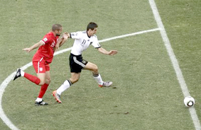 <img hspace=5 src="/img_post/2317/logoworldcup.jpg" align=left border=0>ANH - ĐỨC: 1-4<br> "Xe tăng" hạ gục sư tử