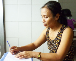 Trao tiền từ thiện