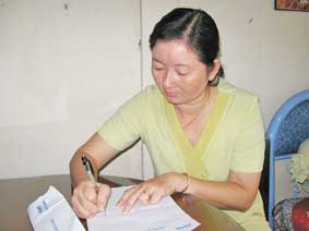 Trao tiền từ thiện