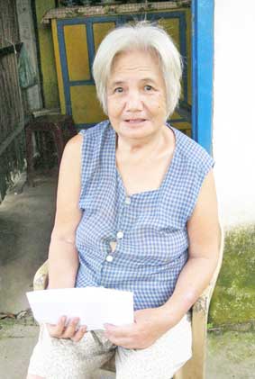 Trao tiền từ thiện